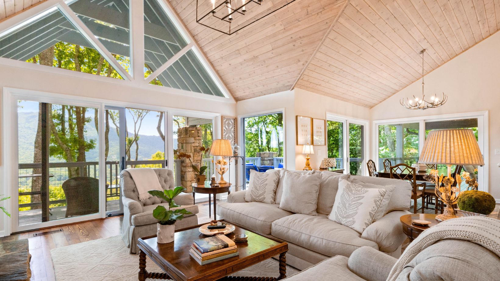 Maximize Space in a Living Room/Dining Room Combo